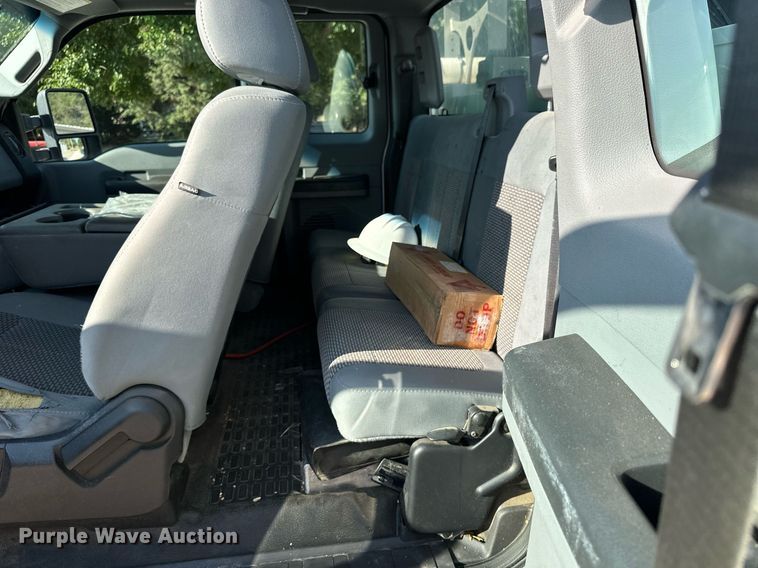 image for item NP9478 2011 Ford  F350 Super Duty bucket truck