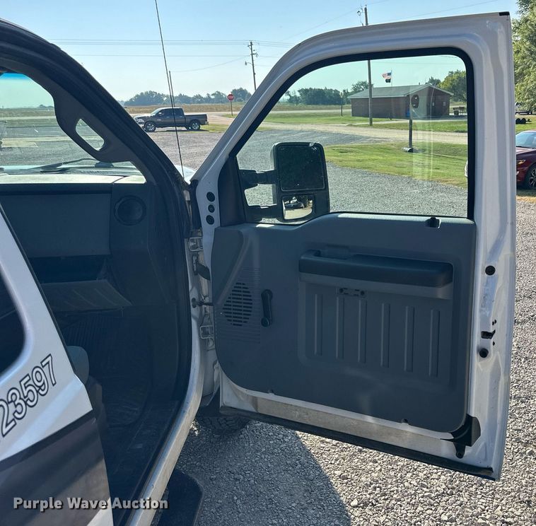 image for item NP9478 2011 Ford  F350 Super Duty bucket truck