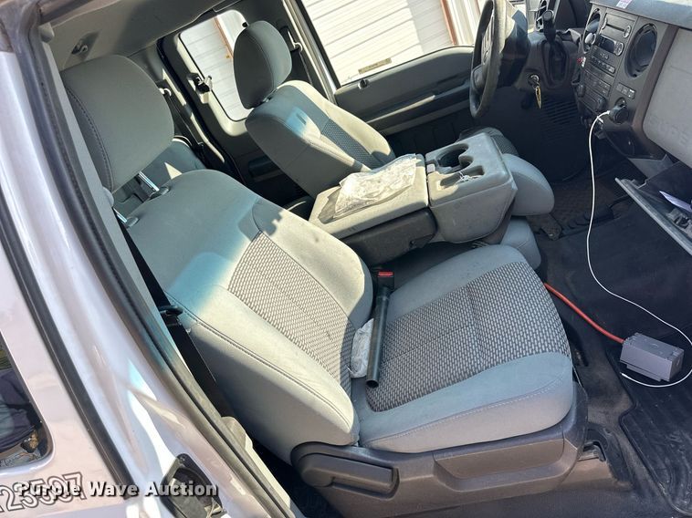 image for item NP9478 2011 Ford  F350 Super Duty bucket truck