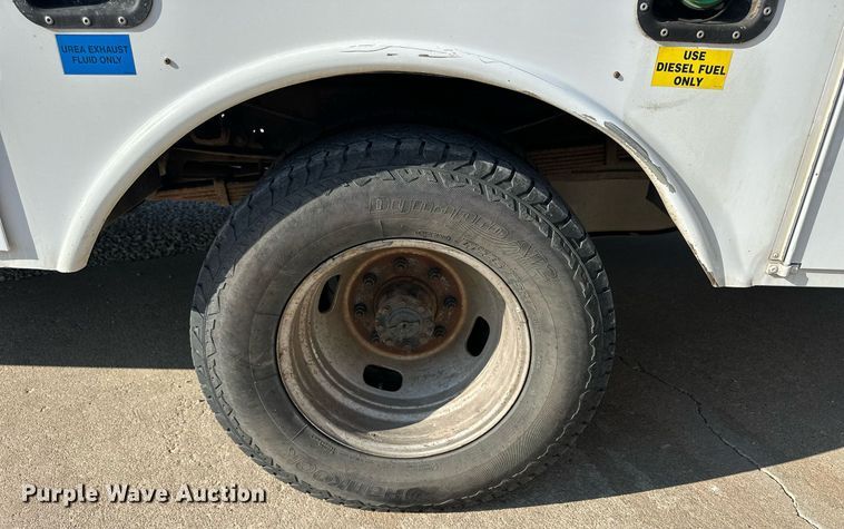 image for item NP9478 2011 Ford  F350 Super Duty bucket truck