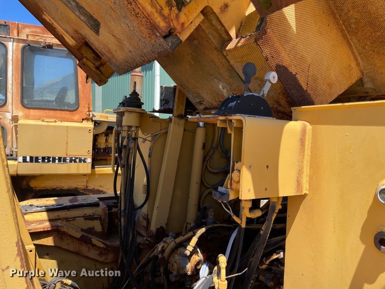 image for item NT9481 1992 Liebherr LR621B  track loader