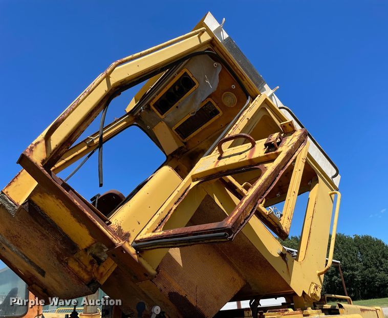 image for item NT9481 1992 Liebherr LR621B  track loader