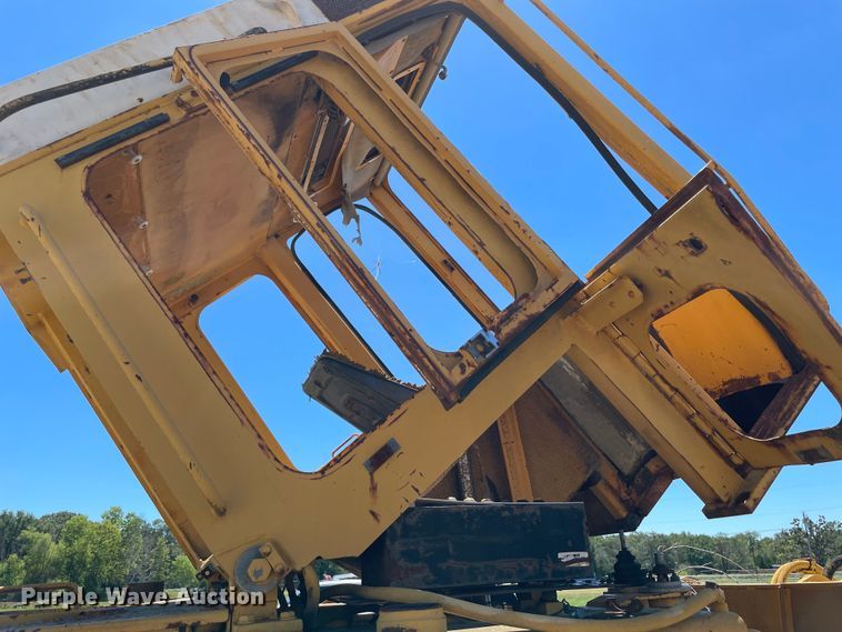 image for item NT9481 1992 Liebherr LR621B  track loader