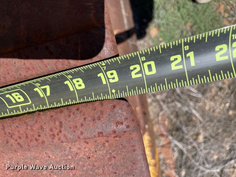 image for item NT9481 1992 Liebherr LR621B  track loader