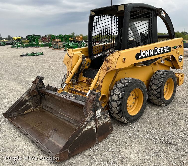 image for item NX9735 2004 John Deere 240 Series II  skid steer loader