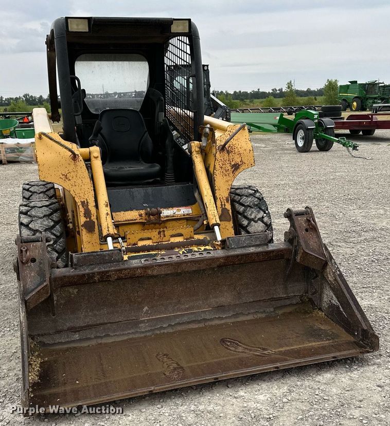image for item NX9735 2004 John Deere 240 Series II  skid steer loader