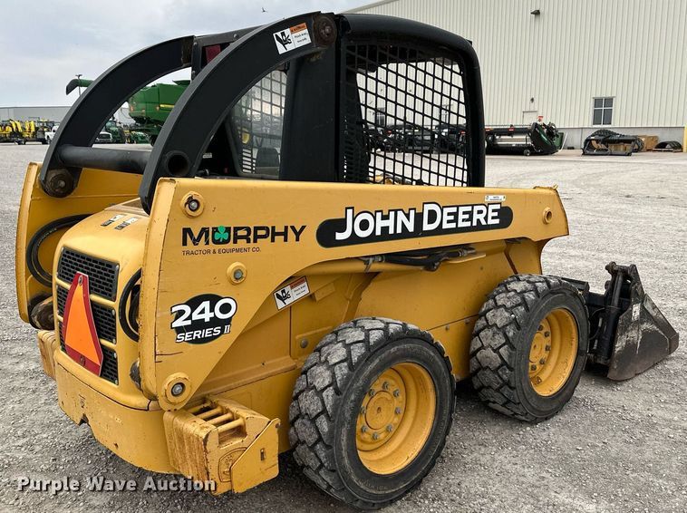 image for item NX9735 2004 John Deere 240 Series II  skid steer loader
