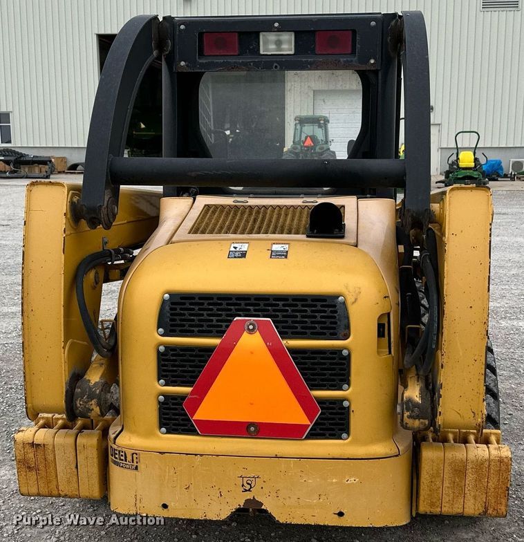 image for item NX9735 2004 John Deere 240 Series II  skid steer loader