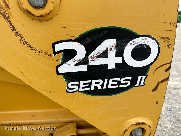 image for item NX9735 2004 John Deere 240 Series II  skid steer loader