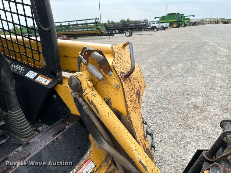 image for item NX9735 2004 John Deere 240 Series II  skid steer loader