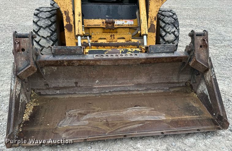 image for item NX9735 2004 John Deere 240 Series II  skid steer loader