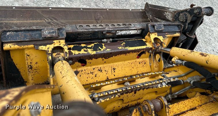 image for item NX9735 2004 John Deere 240 Series II  skid steer loader