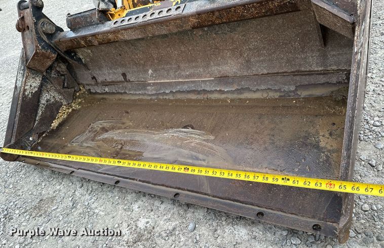 image for item NX9735 2004 John Deere 240 Series II  skid steer loader