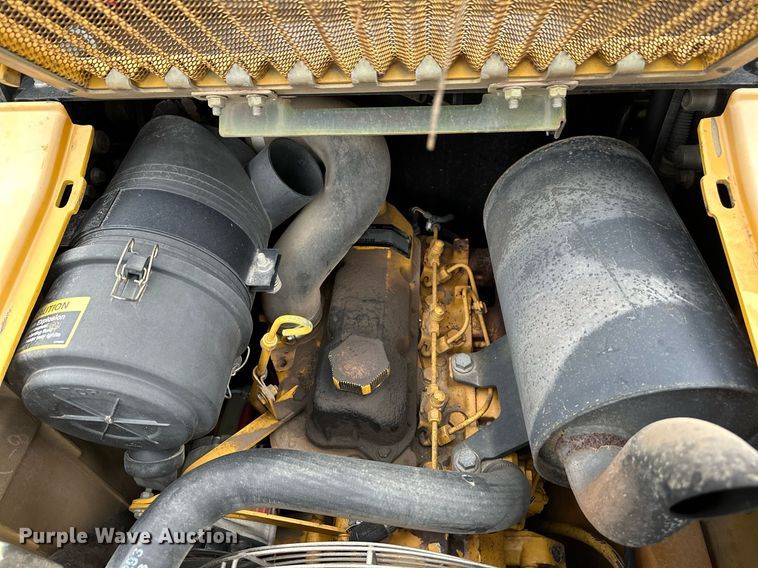 image for item NX9735 2004 John Deere 240 Series II  skid steer loader