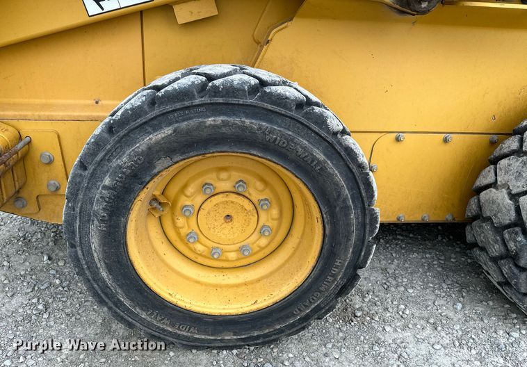 image for item NX9735 2004 John Deere 240 Series II  skid steer loader