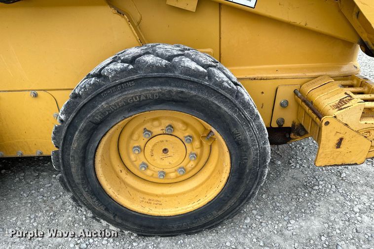 image for item NX9735 2004 John Deere 240 Series II  skid steer loader