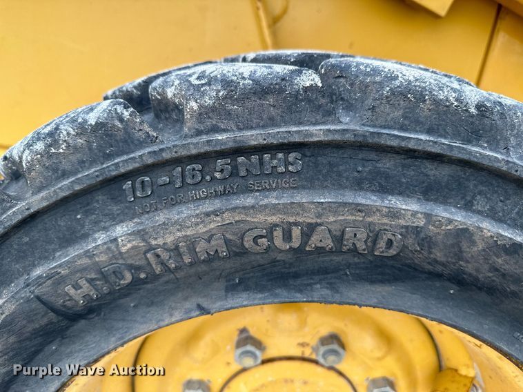 image for item NX9735 2004 John Deere 240 Series II  skid steer loader