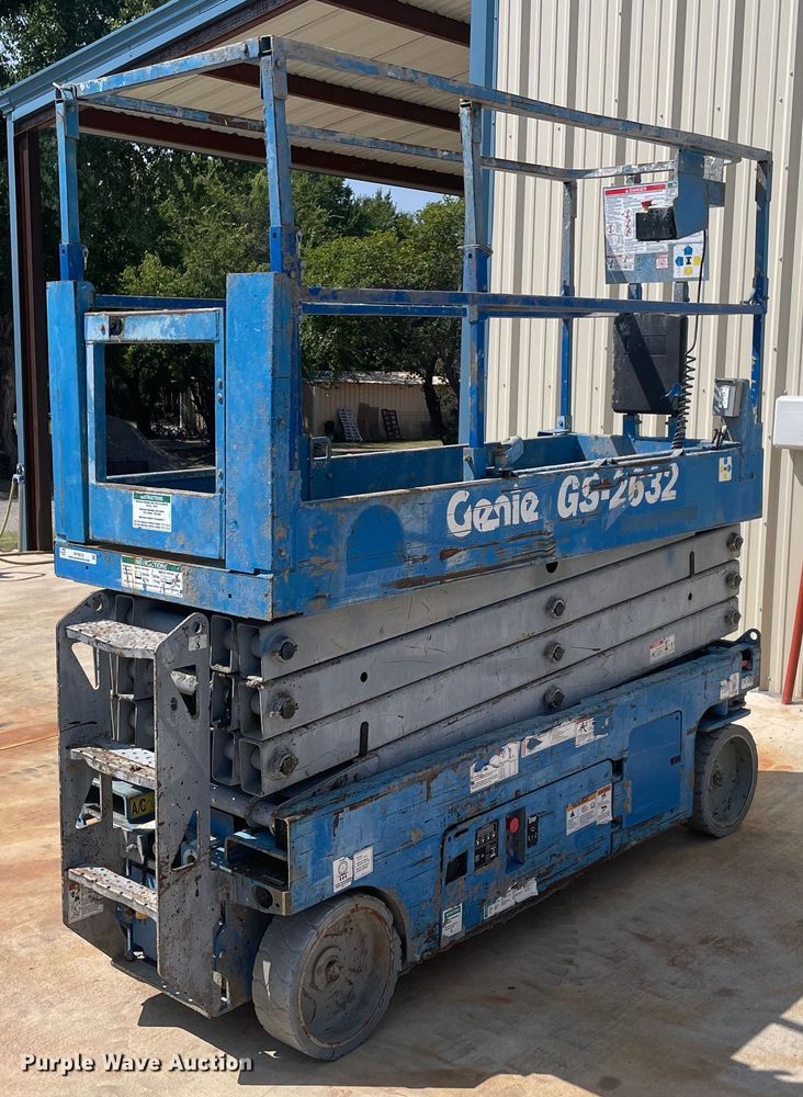 image for item NY9813 Genie GS-2632  scissor lift