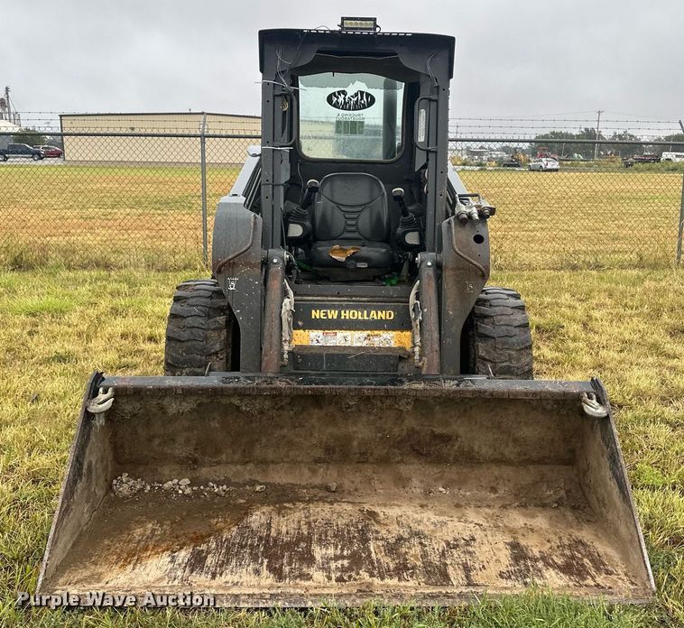 image for item OC9485 2012 New Holland L220  skid steer loader