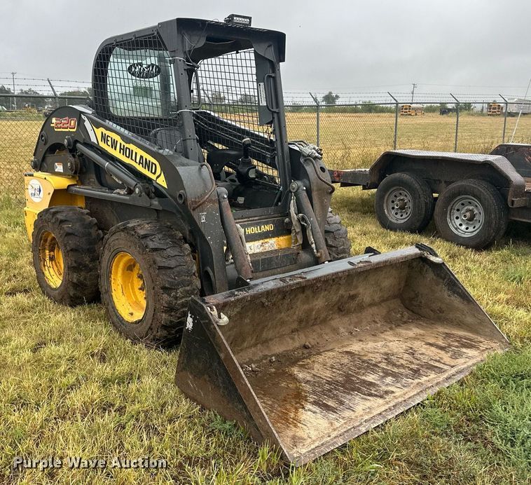 image for item OC9485 2012 New Holland L220  skid steer loader