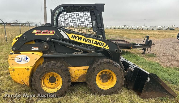 image for item OC9485 2012 New Holland L220  skid steer loader