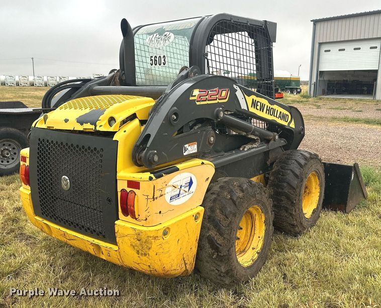 image for item OC9485 2012 New Holland L220  skid steer loader