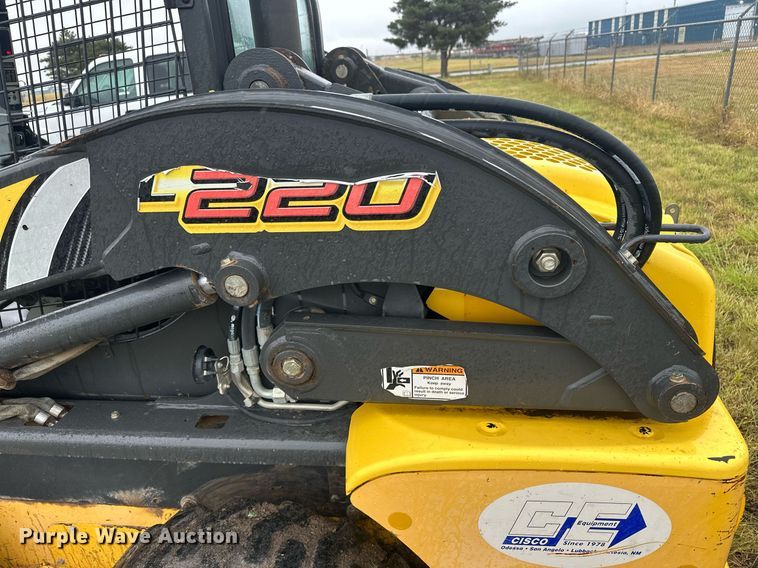 image for item OC9485 2012 New Holland L220  skid steer loader