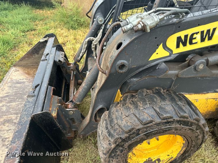 image for item OC9485 2012 New Holland L220  skid steer loader