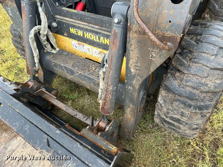 image for item OC9485 2012 New Holland L220  skid steer loader