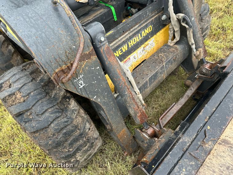image for item OC9485 2012 New Holland L220  skid steer loader