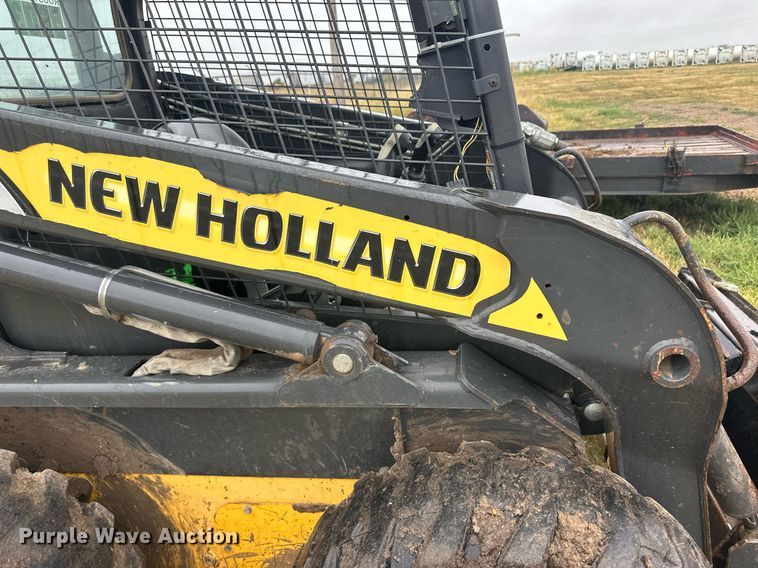 image for item OC9485 2012 New Holland L220  skid steer loader