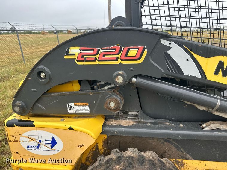 image for item OC9485 2012 New Holland L220  skid steer loader