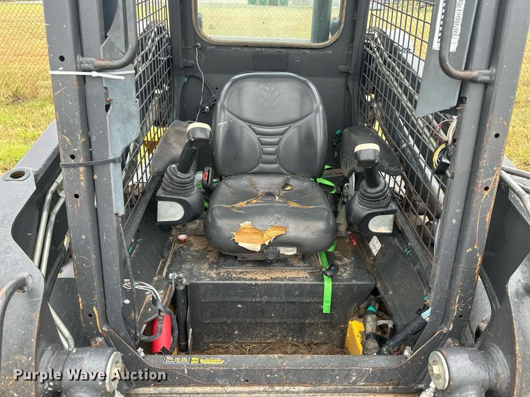 image for item OC9485 2012 New Holland L220  skid steer loader