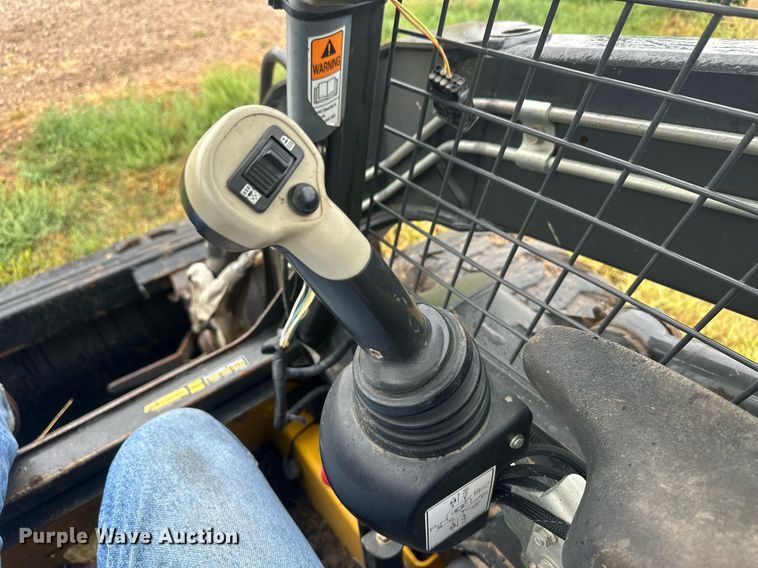 image for item OC9485 2012 New Holland L220  skid steer loader