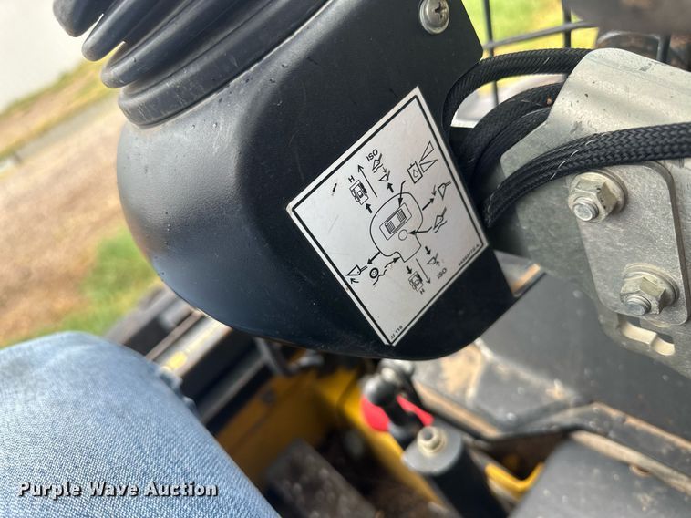 image for item OC9485 2012 New Holland L220  skid steer loader