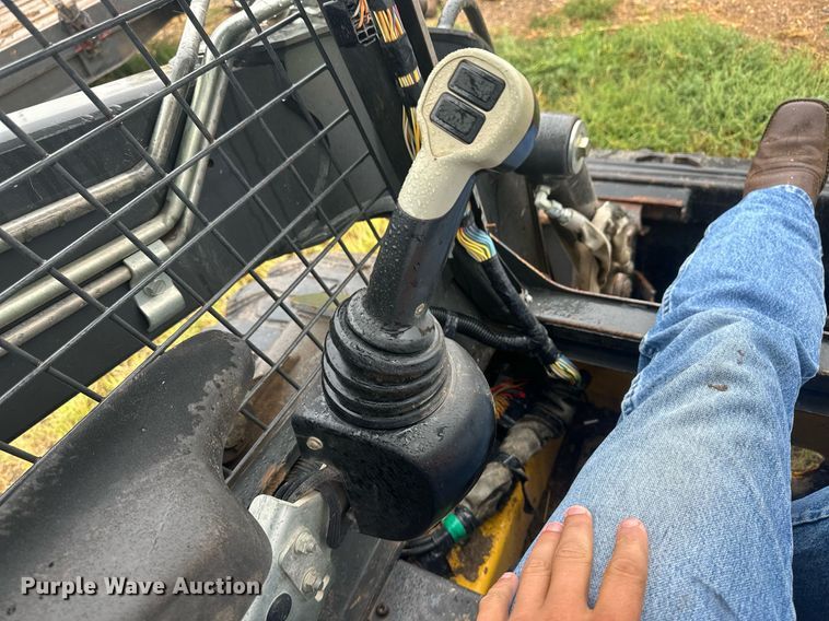 image for item OC9485 2012 New Holland L220  skid steer loader