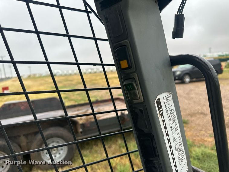 image for item OC9485 2012 New Holland L220  skid steer loader