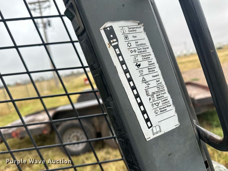 image for item OC9485 2012 New Holland L220  skid steer loader