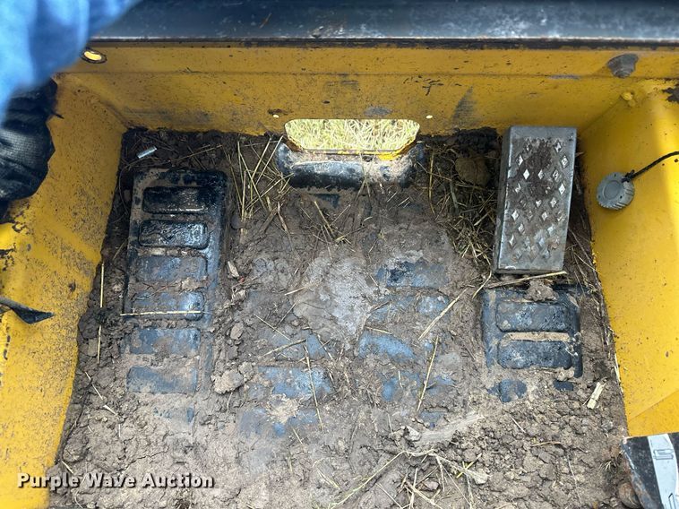 image for item OC9485 2012 New Holland L220  skid steer loader