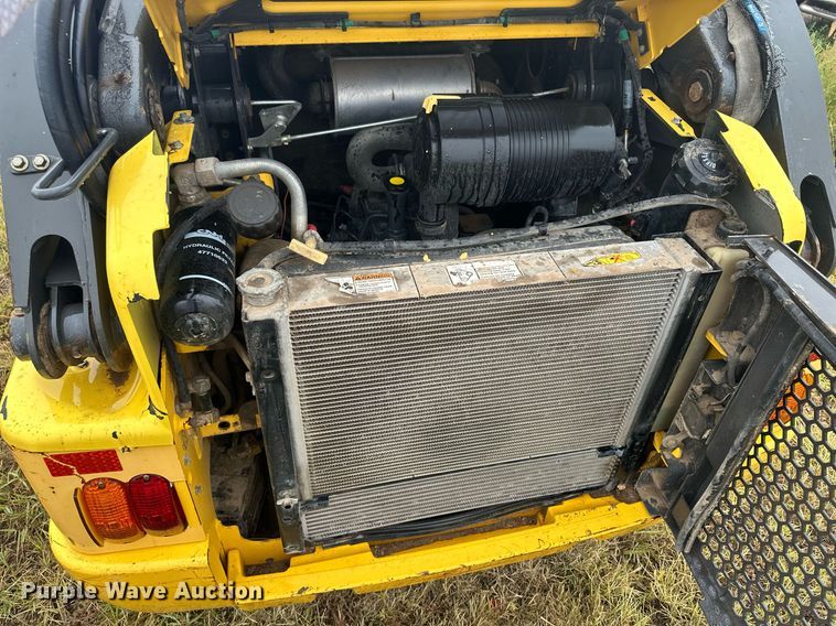 image for item OC9485 2012 New Holland L220  skid steer loader