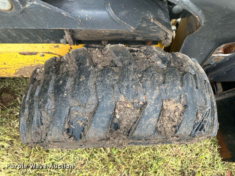 image for item OC9485 2012 New Holland L220  skid steer loader