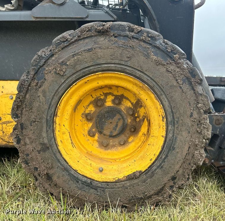 image for item OC9485 2012 New Holland L220  skid steer loader