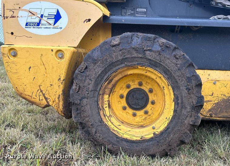 image for item OC9485 2012 New Holland L220  skid steer loader
