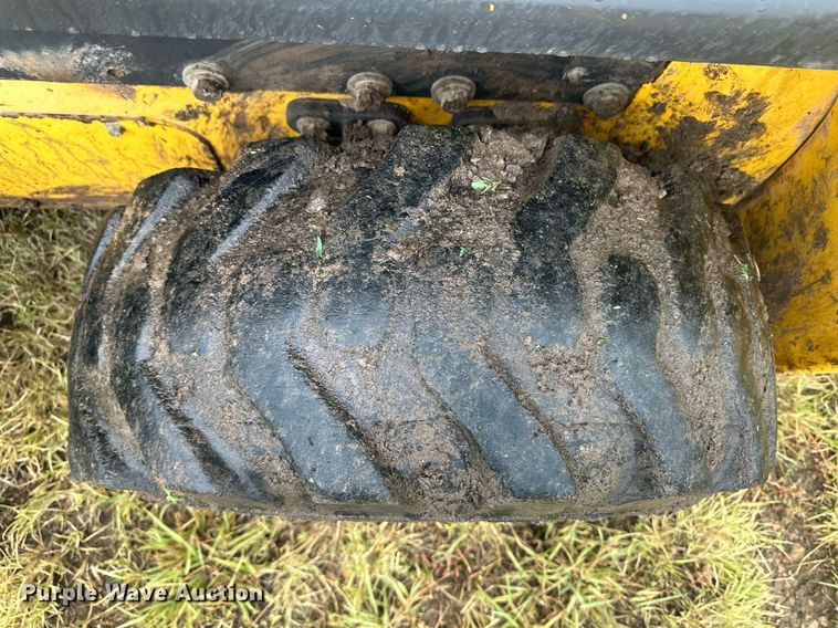 image for item OC9485 2012 New Holland L220  skid steer loader