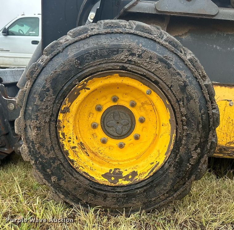 image for item OC9485 2012 New Holland L220  skid steer loader