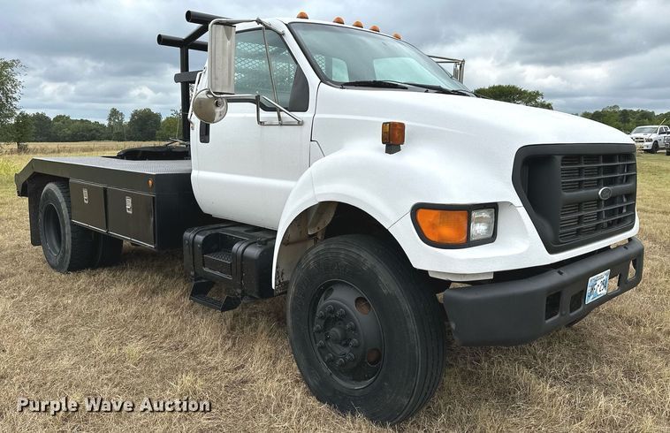 image for item OG9240 2003 Ford F750  winch truck