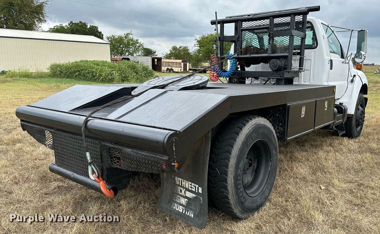 image for item OG9240 2003 Ford F750  winch truck