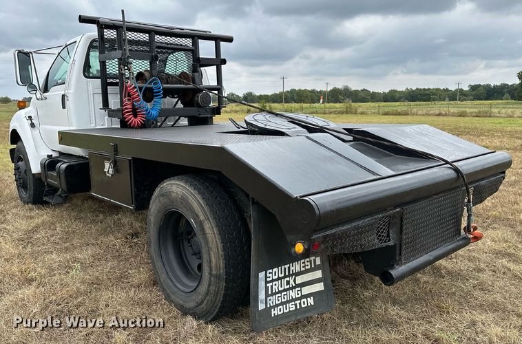 image for item OG9240 2003 Ford F750  winch truck