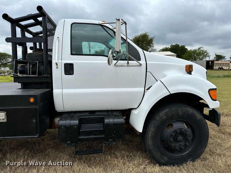 image for item OG9240 2003 Ford F750  winch truck