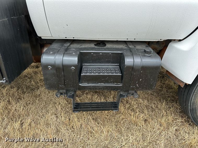 image for item OG9240 2003 Ford F750  winch truck